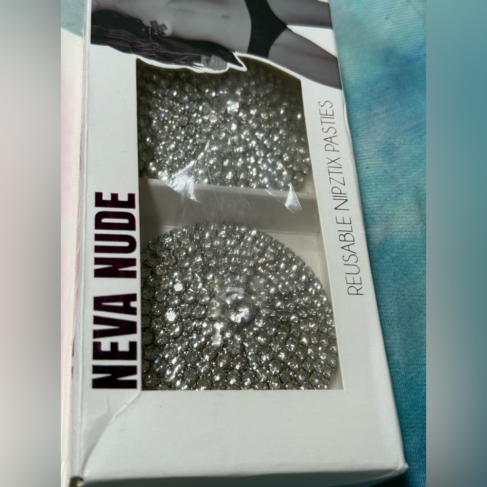 BNIB Neva Nude Akira Silver Reusable Rhinestone Pastie Nipple Covers - Picture 2 of 2